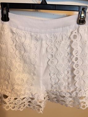 INA White Embroidered Eyelet Shorts Size M